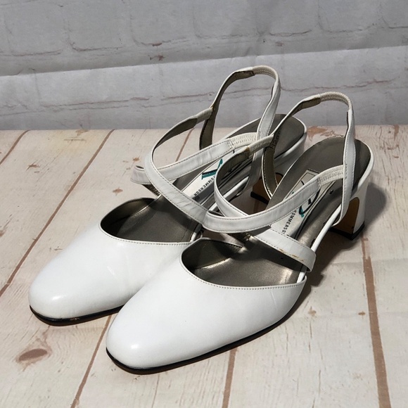 Ros Hommerson Pauly White Leather Round Toe Strappy Pumps Size 8.5M - Picture 3 of 16